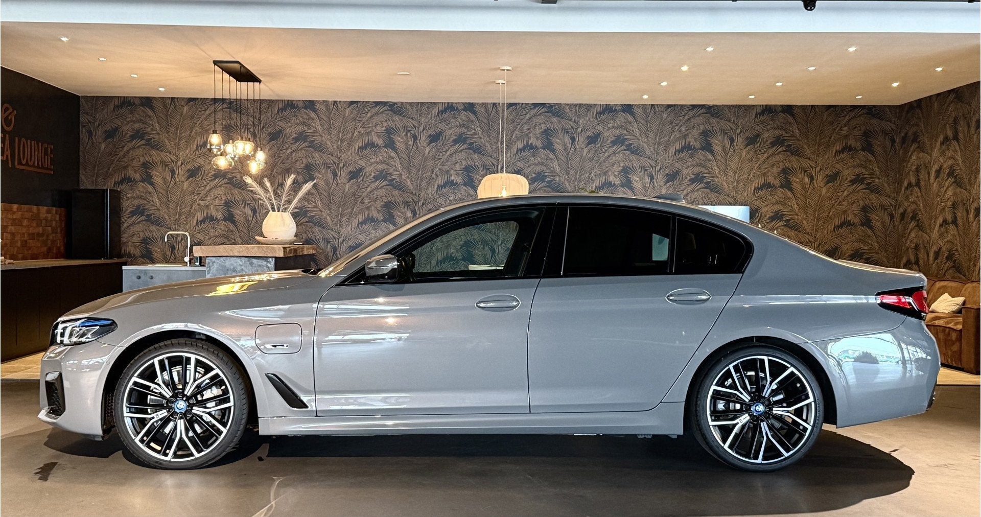 BMW 5 Serie 530e High Exe I 20" I Massage I Head Up, Auto's, BMW, 1998 cc, Gebruikt, Euro 6, 4 cilinders