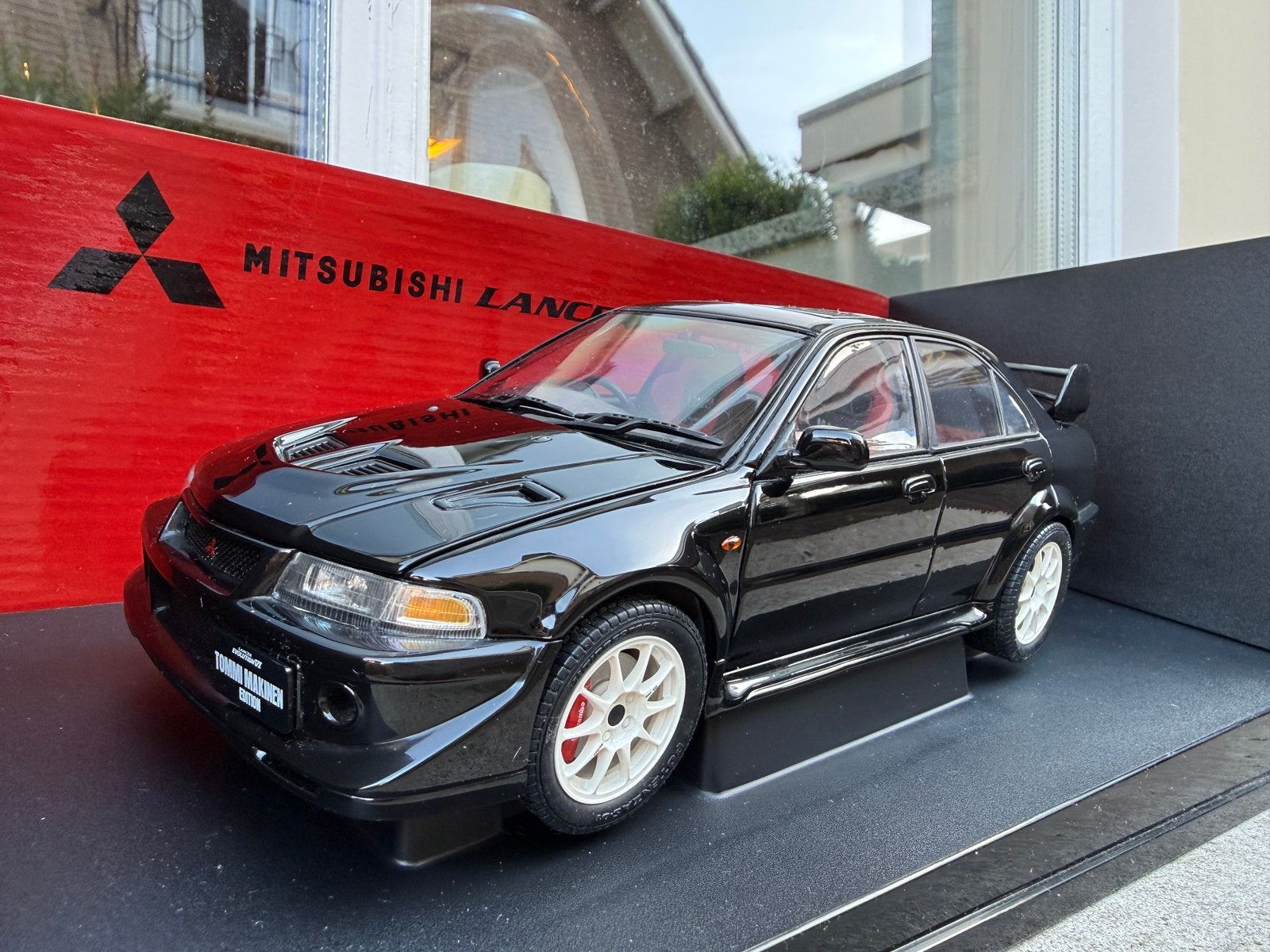 1:18 Mitsubishi Lancer Evo 6 Tommi Makinen zwart Autoart, Hobby en Vrije tijd, Modelauto's | 1:18, Auto, Autoart, Ophalen of Verzenden