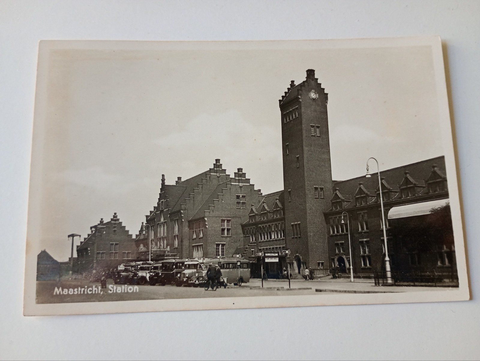 Maastricht Station met Autobussen, Ophalen of Verzenden, 1920 tot 1940, Ongelopen, Limburg