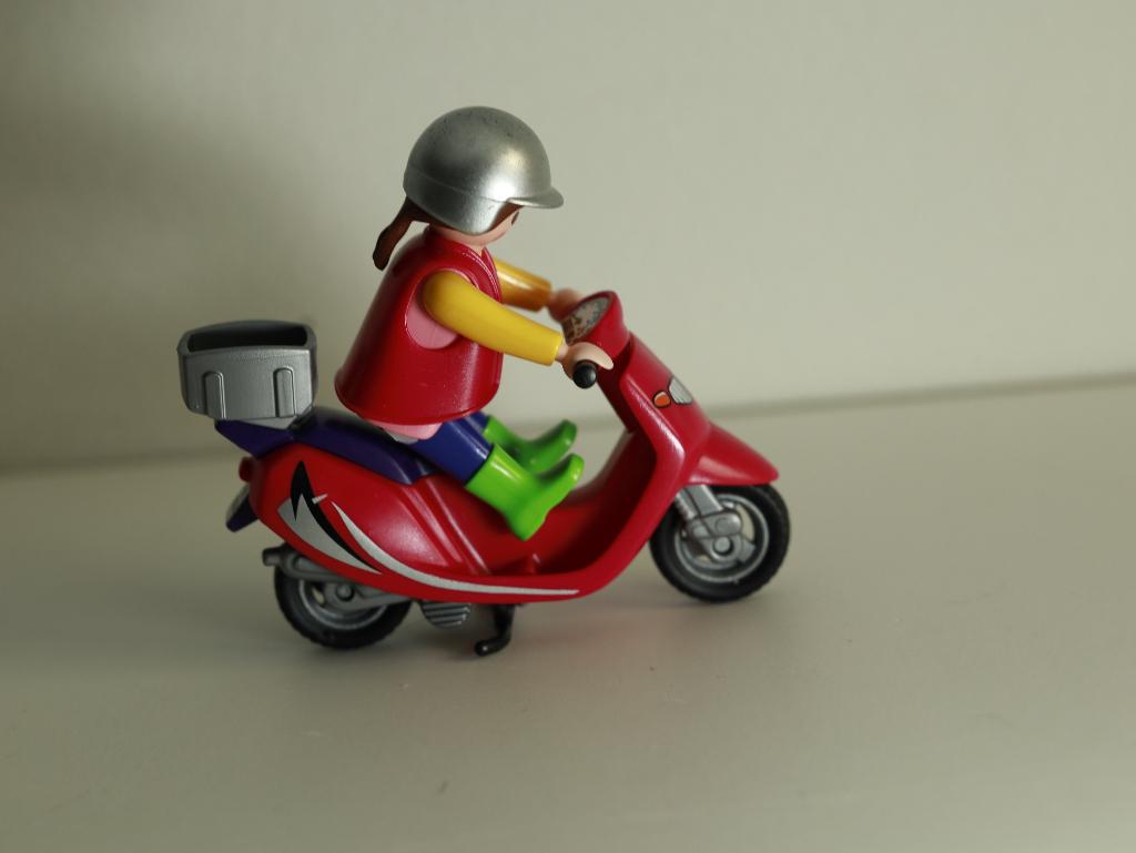 Playmobil Dame op scooter 9084, Ophalen of Verzenden