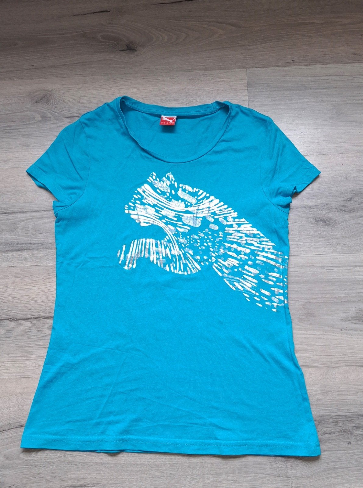 Puma T-shirt fluor blauw met zilveren opdruk, Maat 38/40 (M), Ophalen of Verzenden, Zo goed als nieuw, Korte mouw