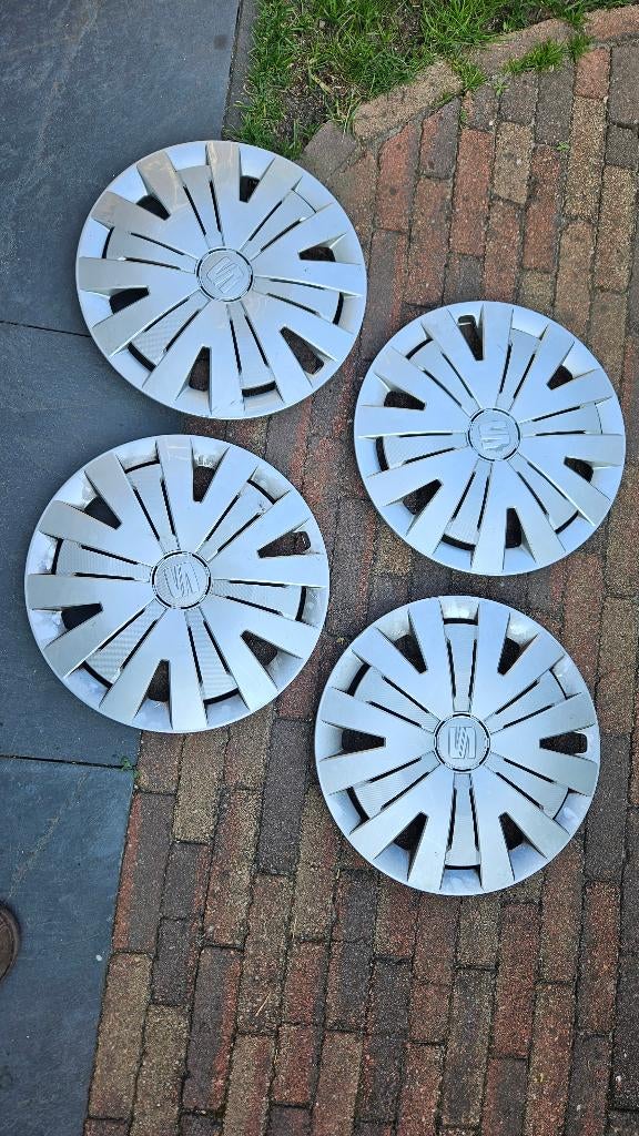 Wieldoppen seat ibiza, Ophalen, Gebruikt