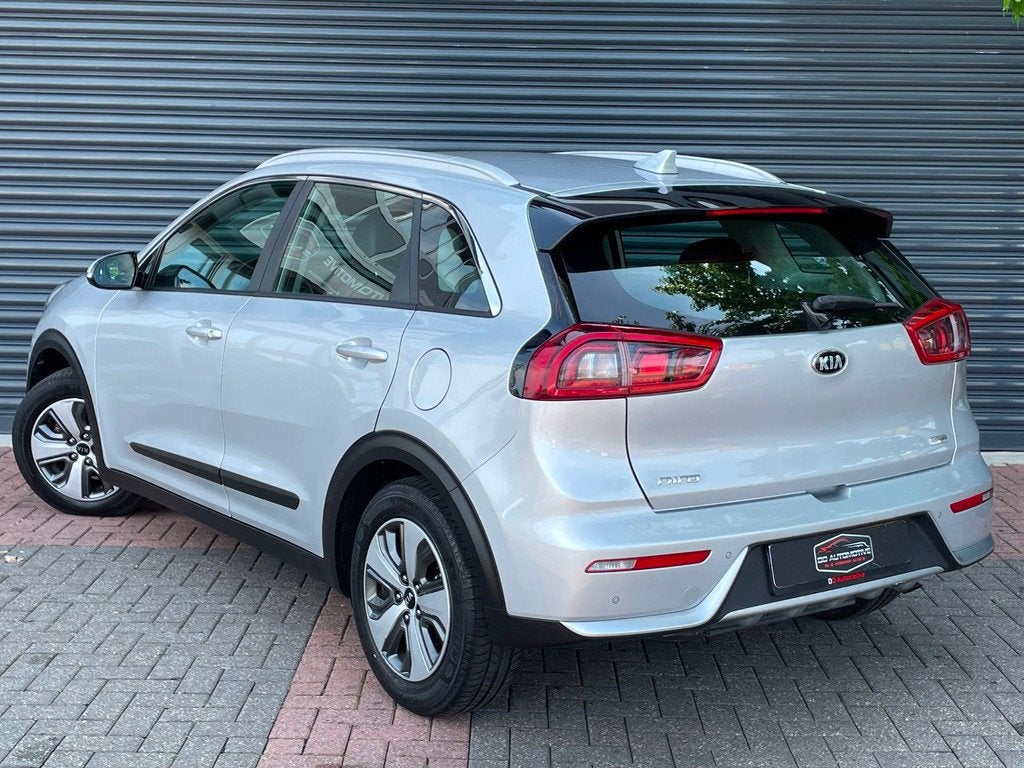 Kia Niro 1.6 GDi Hybrid DynamicLine Export ONLY! Automaat |, Auto's, Kia, Gebruikt, Euro 6, Leder en Stof, 1390 kg