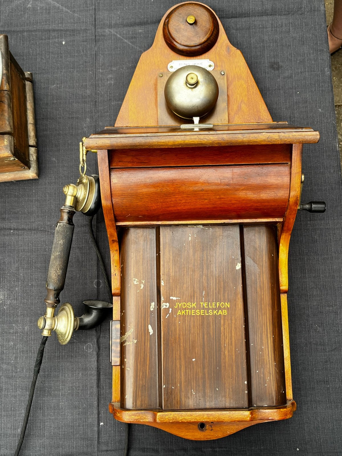 Antieke wandtelefoon Jydsk Telefon Aktieselskab, Ophalen