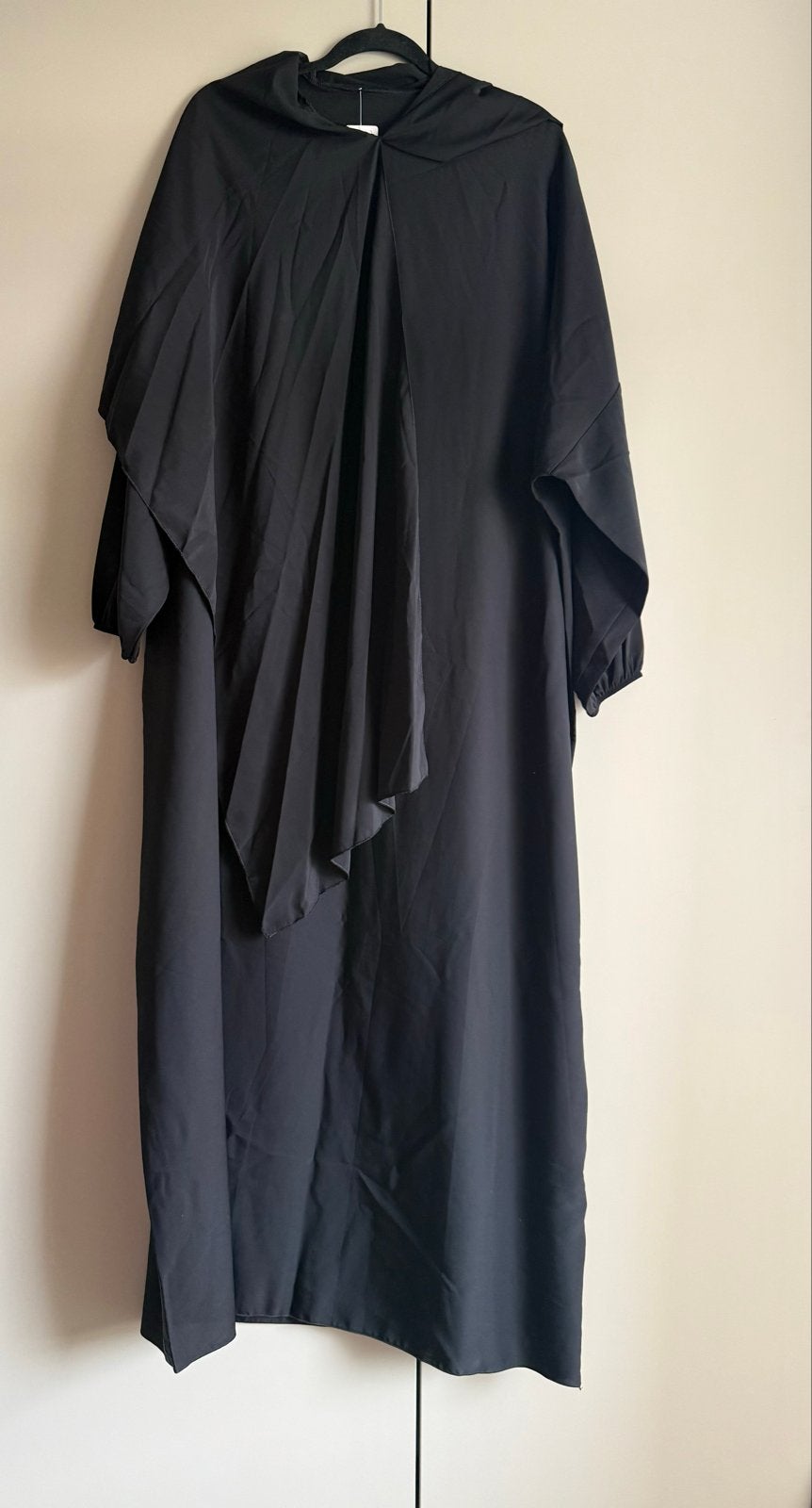 Zwarte elegante jurk met wijde mouwen, Kleding | Dames, Verzenden, Zwart, Maat 42/44 (L), Zo goed als nieuw