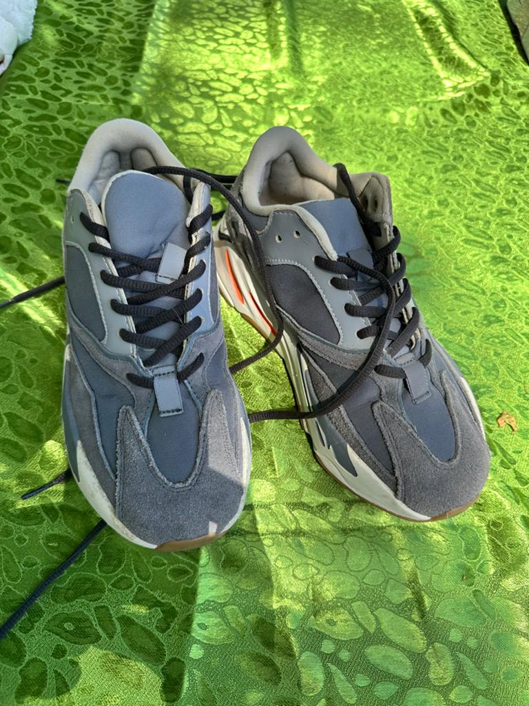 Adidas Yeezy Boost 700 Wave Runner - Maat 38, Kleding | Heren, Schoenen, Ophalen of Verzenden, Gedragen, Overige kleuren, Sneakers of Gympen