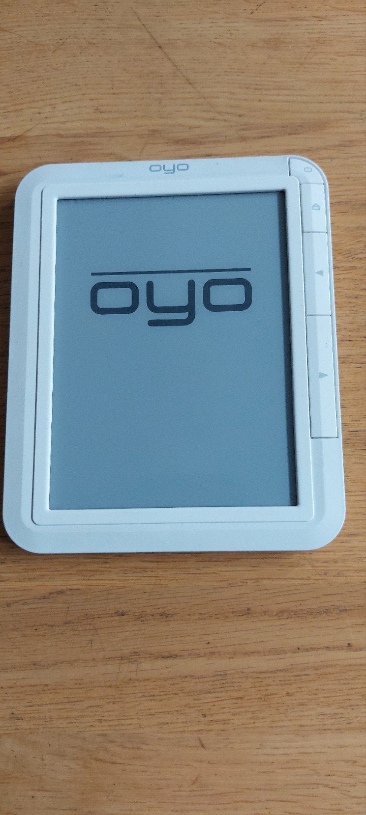 Oyo e-reader met hoesje, Gebruikt, Oyo, 6 inch of minder, Ophalen of Verzenden