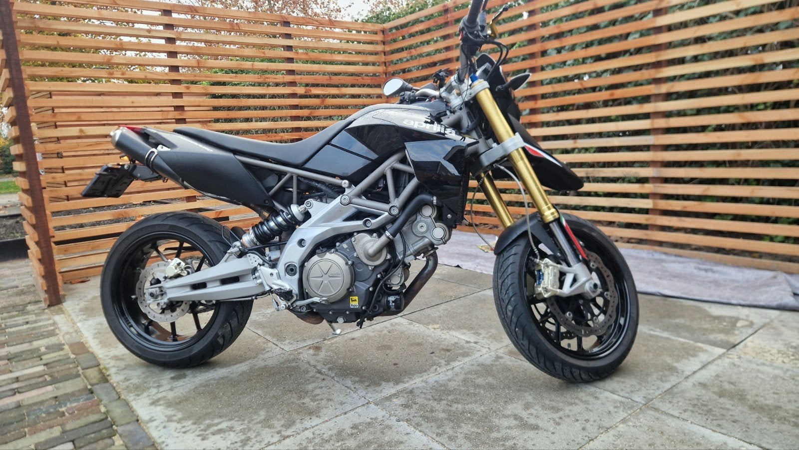 Aprilia Dorsoduro 750 - A2 Rijbewijs 35kw, Motoren, 750 cc, 2 cilinders, Particulier, Minimaal motorrijbewijs A2