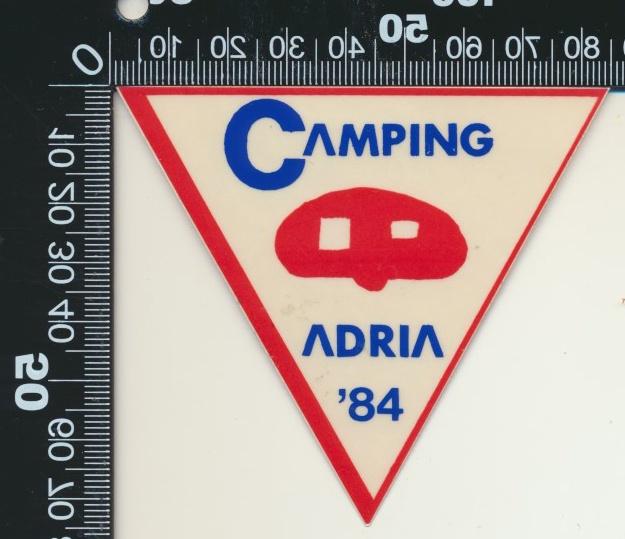 Sticker: Camping Adria 1984, Ophalen of Verzenden, Zo goed als nieuw, Bedrijf of Vereniging