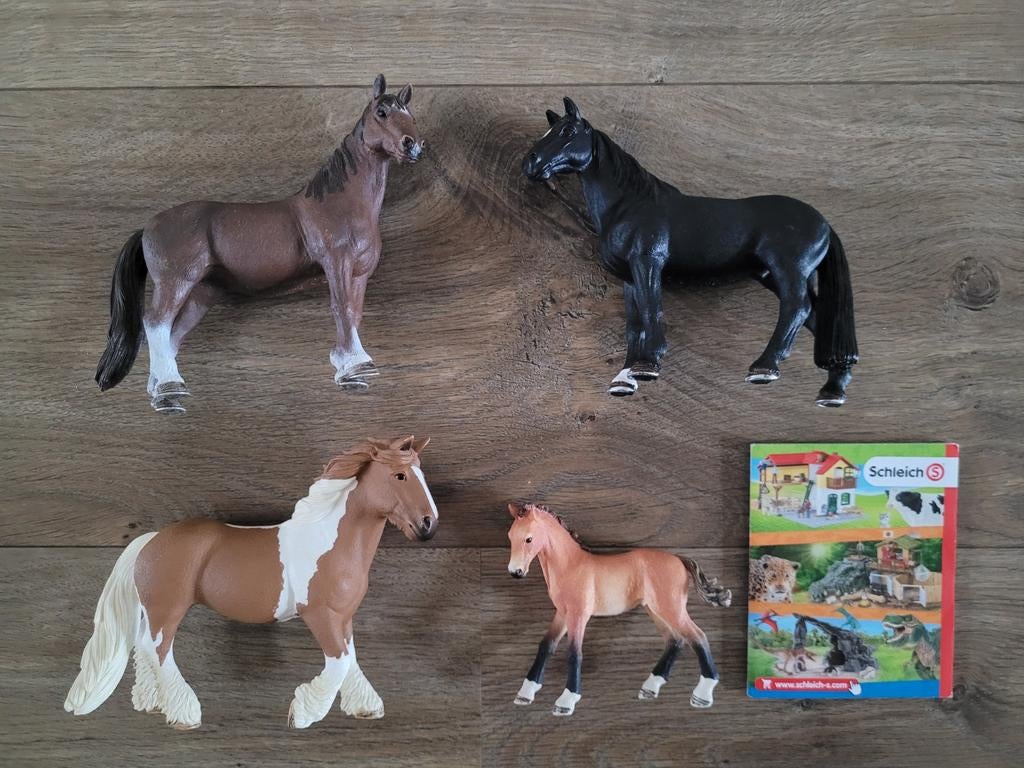 Schleich paarden set met veulen en boekje, Ophalen of Verzenden, Zo goed als nieuw
