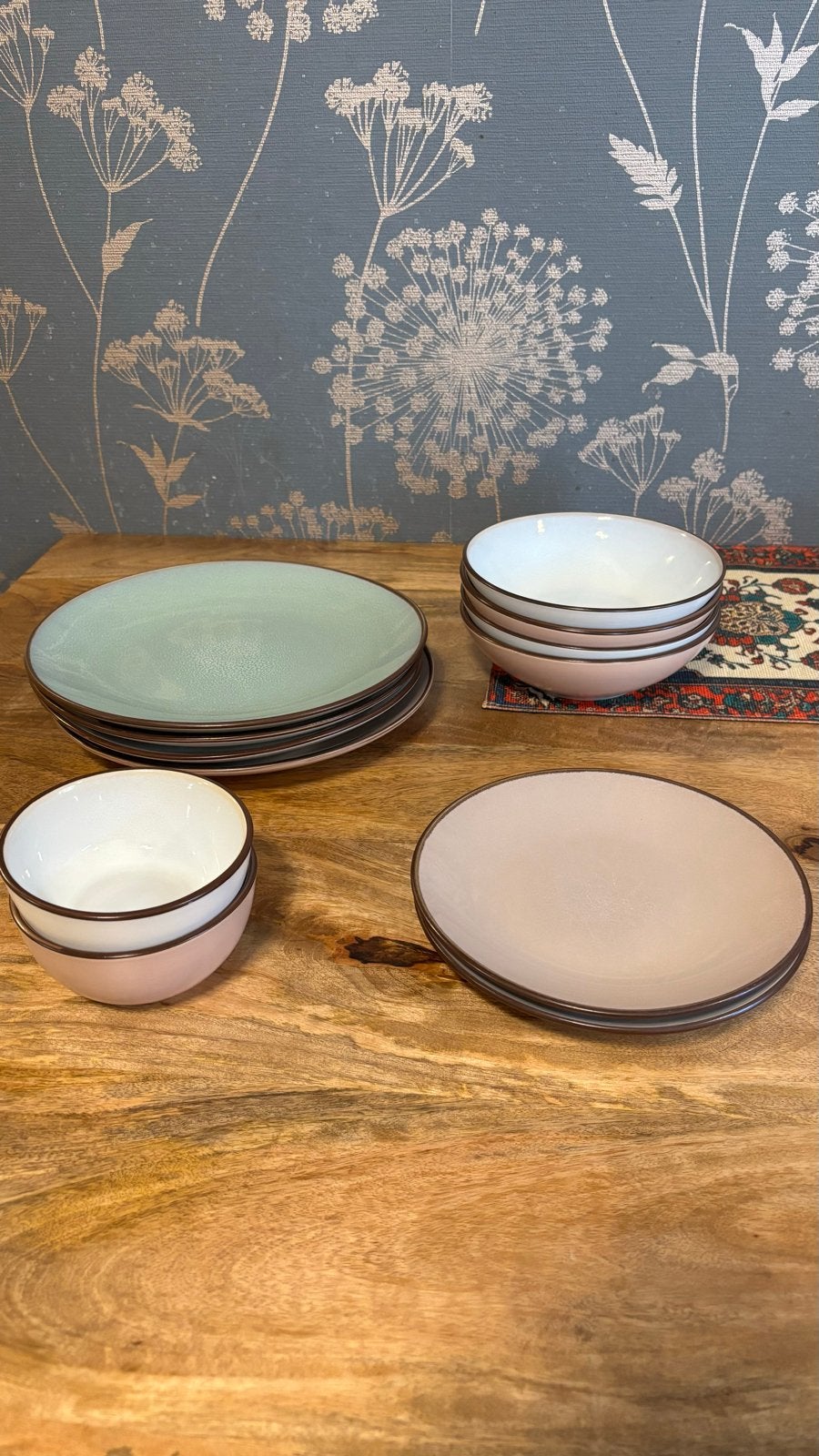 Elin Servies:4Dinerborden,Grote Kommen,2Kleine Borden,kommen, Huis en Inrichting, Ophalen, Overige merken, Keramiek, Zo goed als nieuw