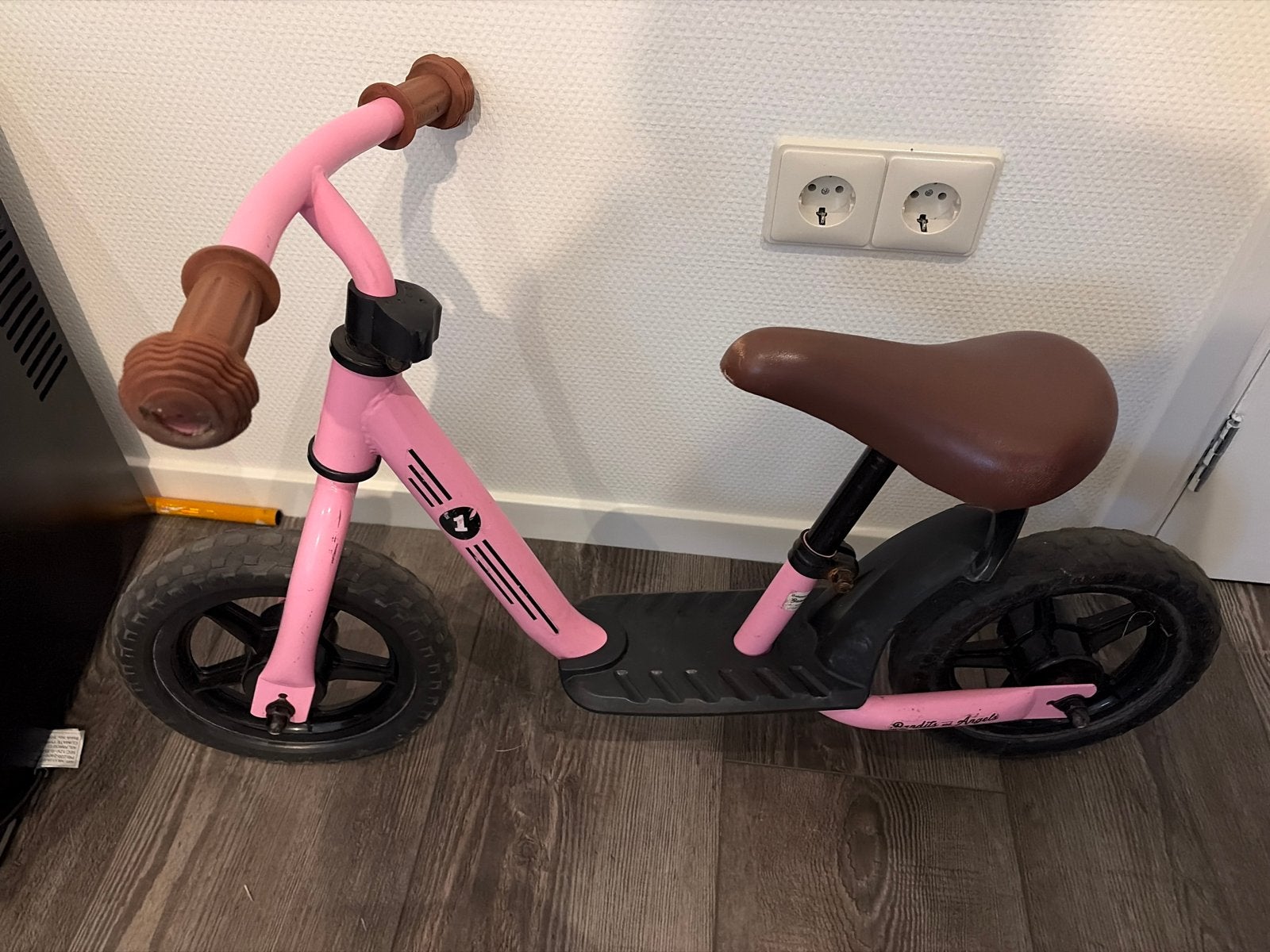 Roze loopfiets voor kinderen bandit and angels, Ophalen of Verzenden, Gebruikt, Minder dan 16 inch