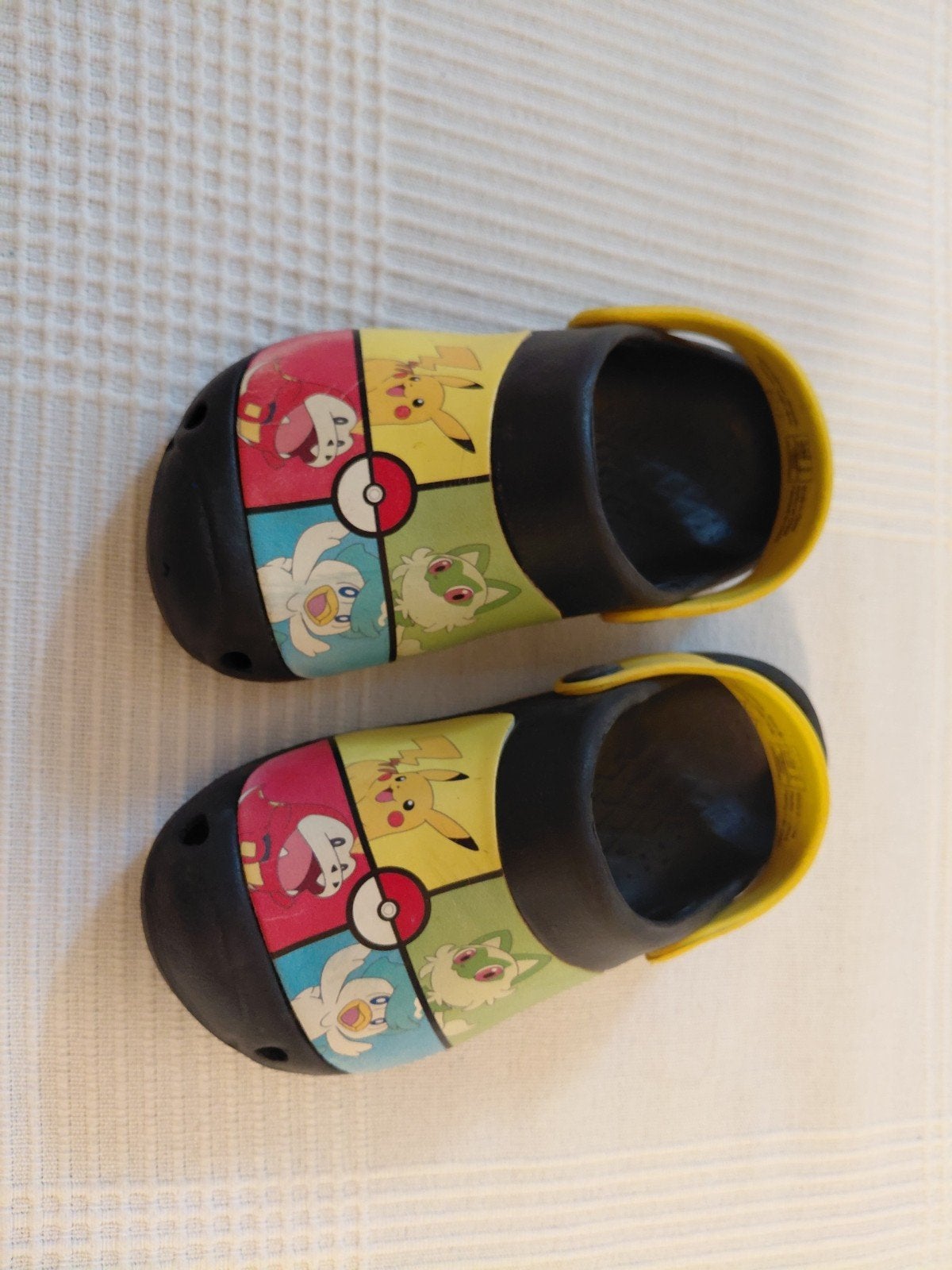 Pokemon crocs maat 28, Jongen of Meisje, Overige typen, Ophalen of Verzenden, Zo goed als nieuw