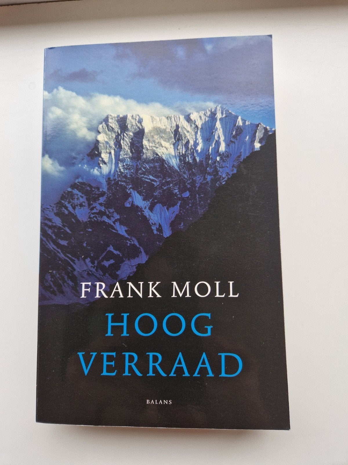 F. Moll - Hoog verraad, Ophalen of Verzenden, Zo goed als nieuw, F. Moll
