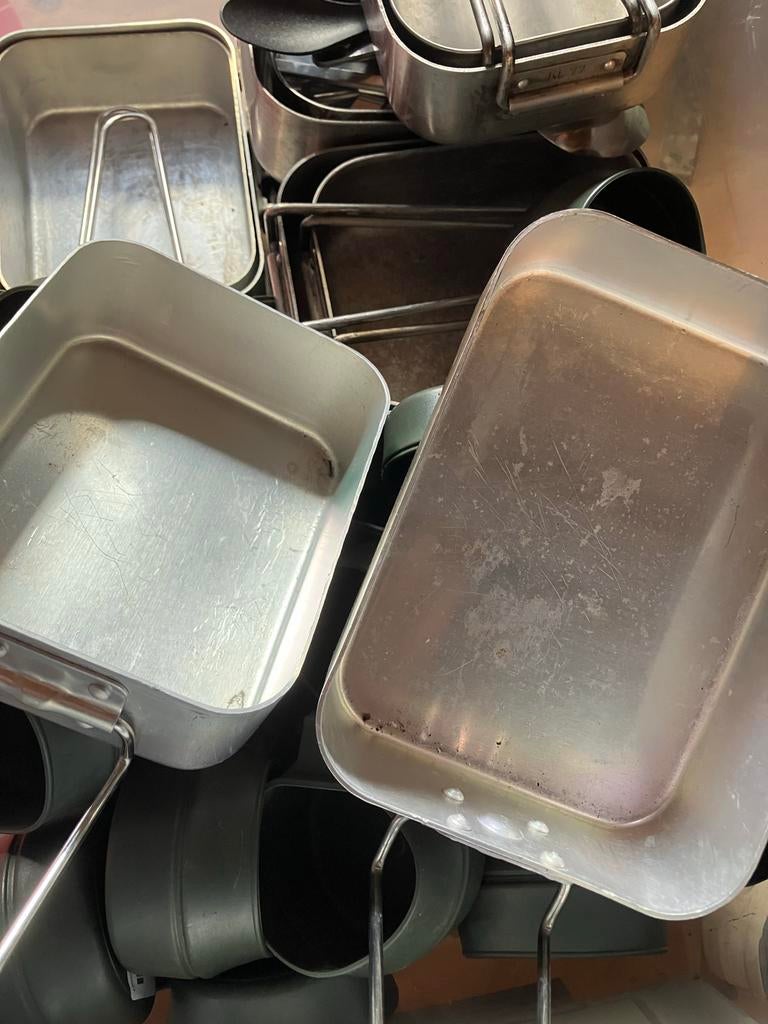 8x Mestin kookpannetjes, 30x klapmokjes en bestek, Ophalen, Gebruikt