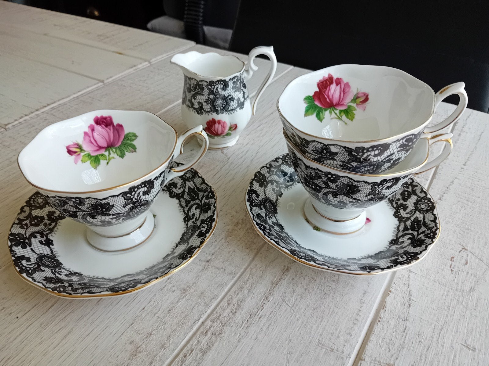 6 stuks Royal Albert Senorita porselein als nieuw puntgaaf., Ophalen of Verzenden, Zo goed als nieuw, Overige stijlen, Kop(pen) en/of Schotel(s)