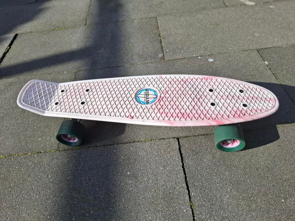 NIDAM Pennyboard Skateboard Roze met Groene Wielen, Sport en Fitness, Skateboarden, Gebruikt, Skateboard, Ophalen