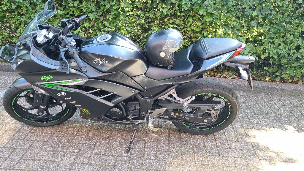 Unieke zwart/groene Kawasaki Ninja 300 ABS | 18.267 km |, Motoren, Motoren | Kawasaki, 296 cc, 2 cilinders, Occasion, Minimaal motorrijbewijs A2