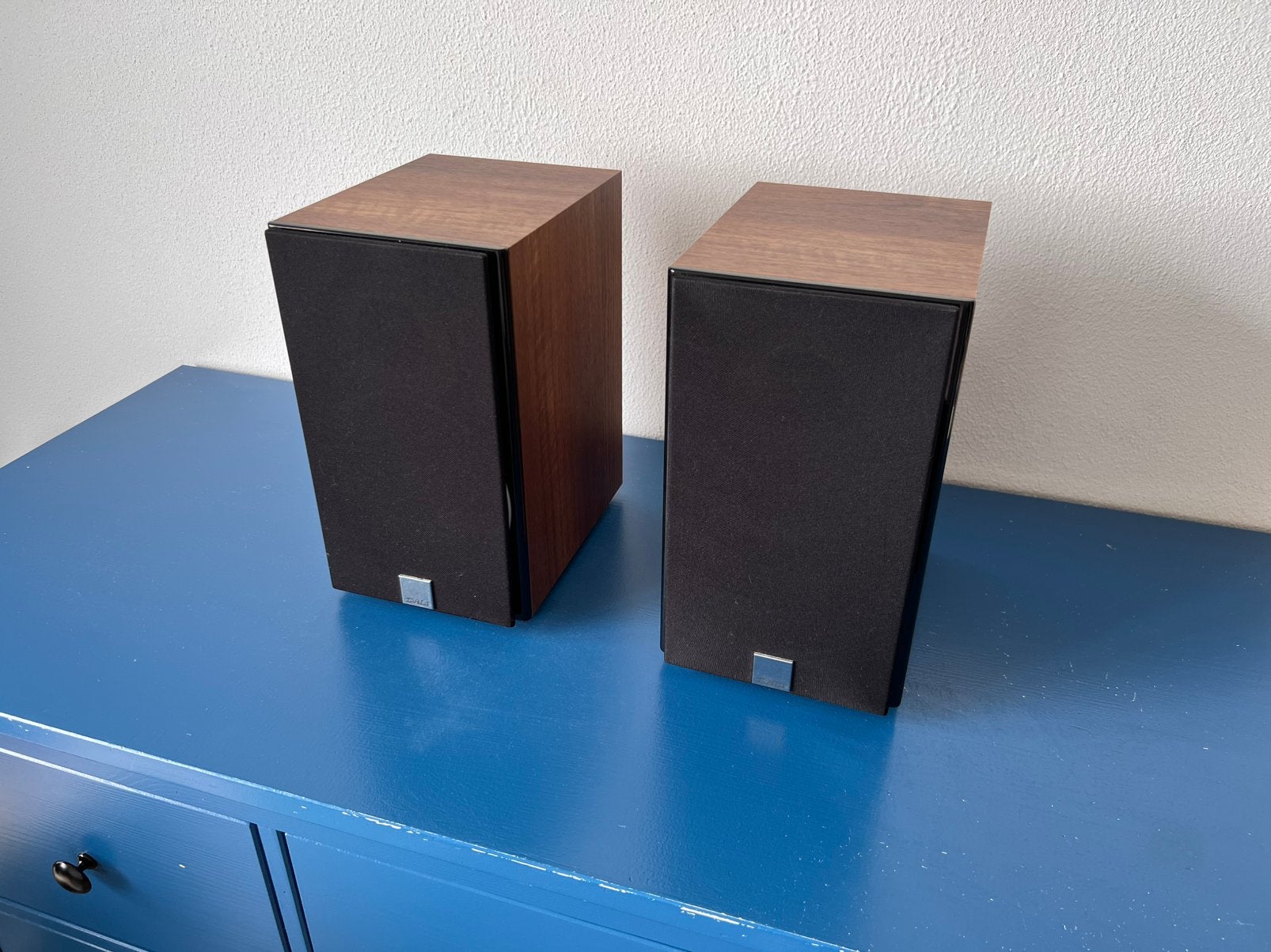 Dali Zensor 1 (Walnoot) - Boekenplank speakers, Ophalen of Verzenden, Zo goed als nieuw, 60 tot 120 watt, Geschikt voor surround/home cinema