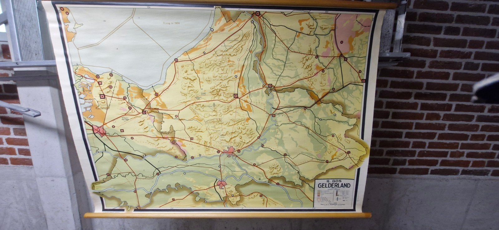Mooie oude schoolkaart van Gelderland door R. Bos, Ophalen, Aardrijkskunde
