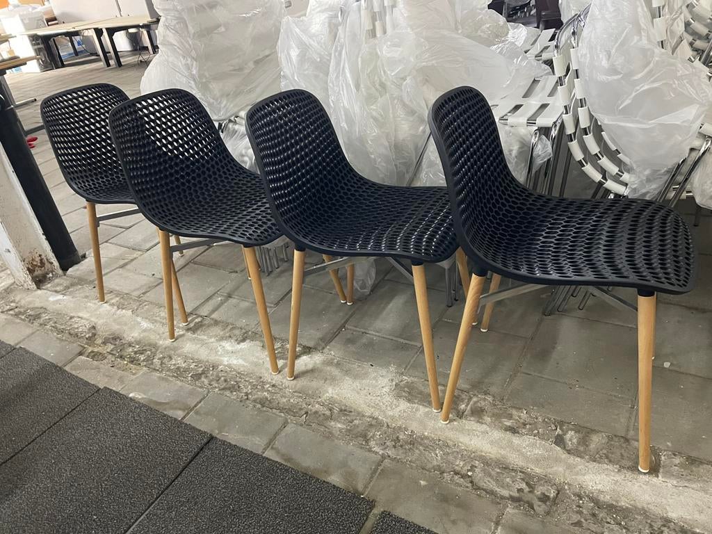 Vier leuke eetkamerstoelen, Ophalen, Gebruikt, Vier, X