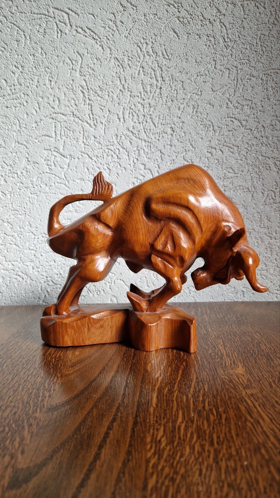 Houten stier sculptuur in uitstekende staat, Ophalen of Verzenden, 20 - 50 cm, Beeld, Hout