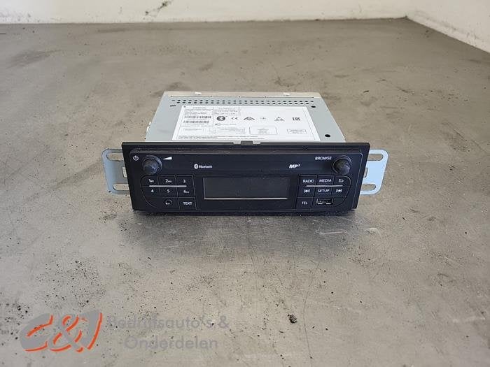 Radio van een Renault Trafic, Gebruikt, -, Renault, -