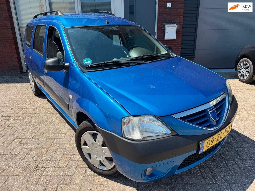 Dacia Logan MCV 1.6 Lauréate 7-persoons / Navi / Camera / N, Auto's, Dacia, Stof, Gebruikt, 4 cilinders, 7 stoelen