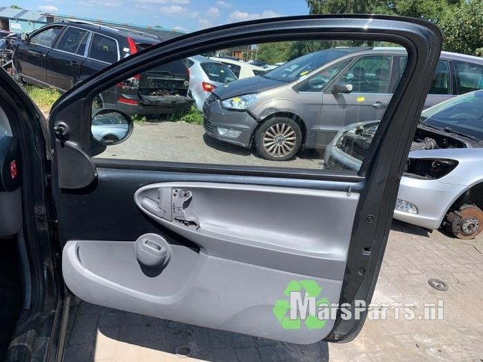 Portier 2Deurs rechts van een Peugeot 107, Auto-onderdelen, Gebruikt, -, Deur, -