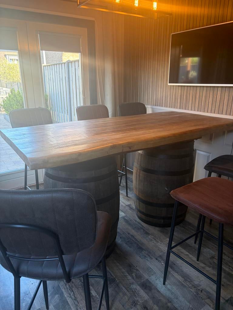 Bartafel met wijnvaten en 6 horeca barkrukken, Gebruikt, Vijf personen of meer, 150 tot 200 cm, Rechthoekig