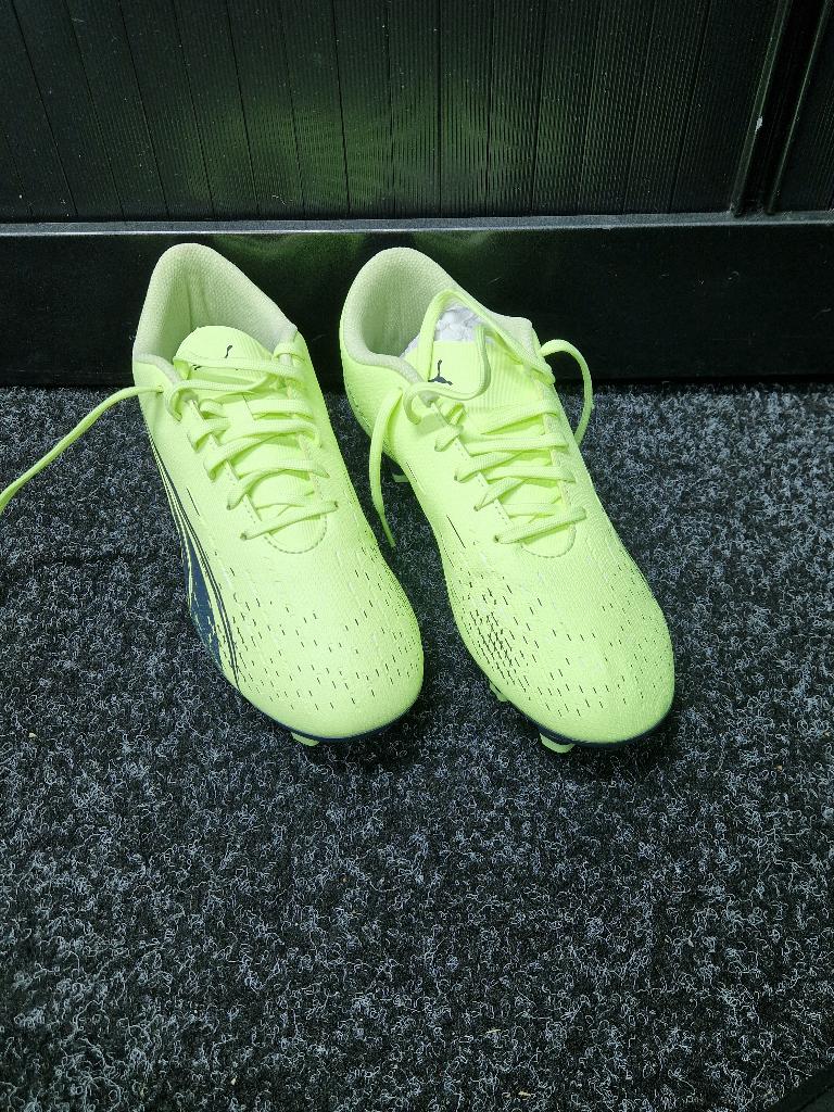 Puma voetbalschoenen maat 41 dames, Maat XS of kleiner, Schoenen, Nieuw, Ophalen of Verzenden