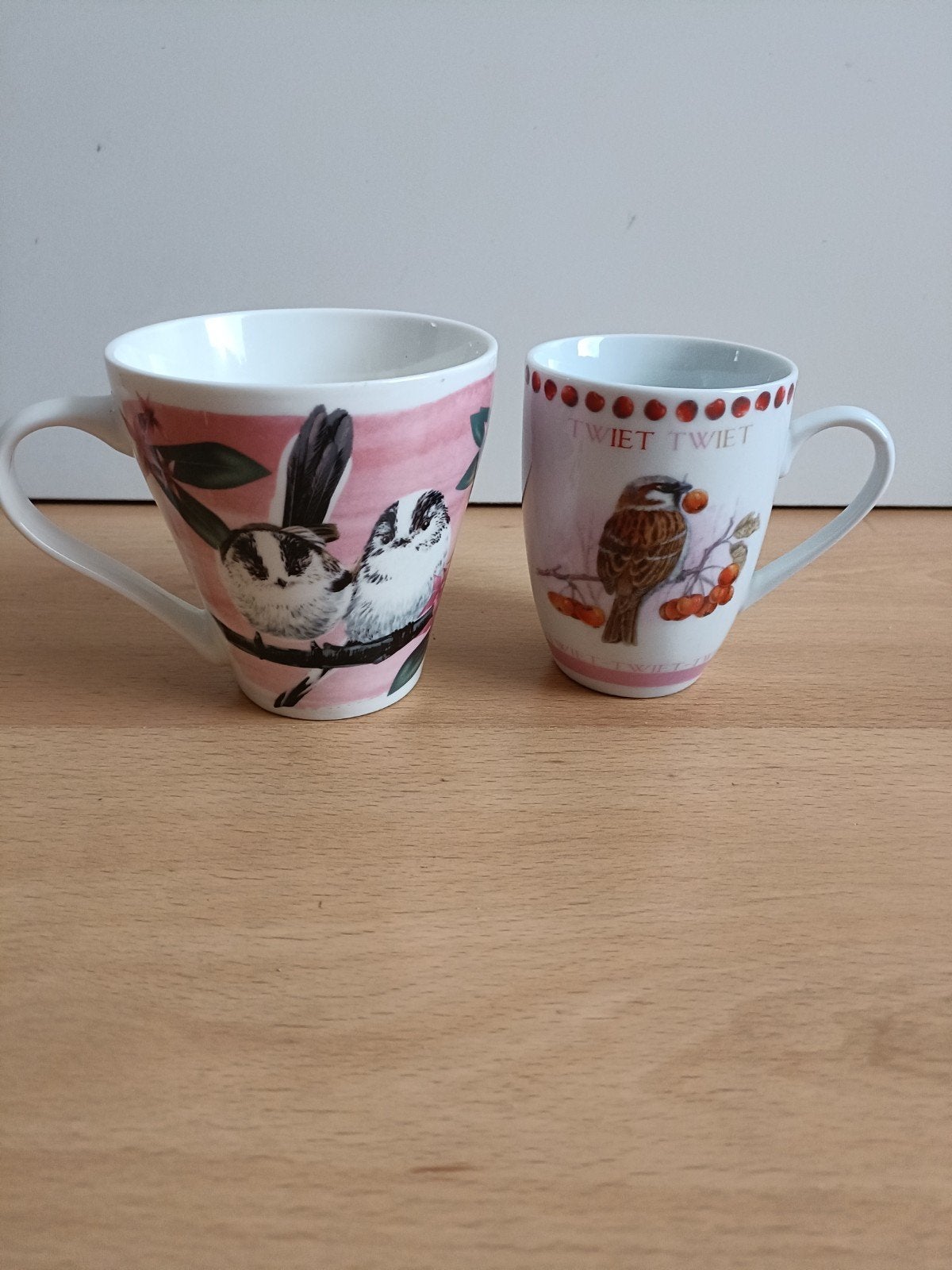 2 kopjes mok met vogels, Ophalen of Verzenden, Porselein, Overige stijlen, Kop(pen) en/of Schotel(s)