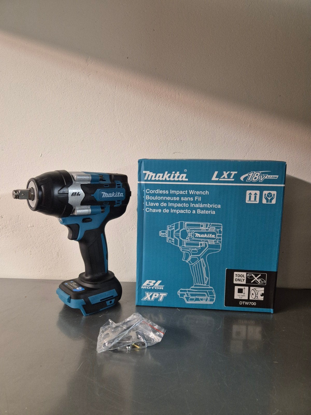 makita DTW700 slagmoersleutel 18v NIEUW, Doe-het-zelf en Verbouw, Gereedschap | Boormachines, 600 watt of meer, Variabele snelheid