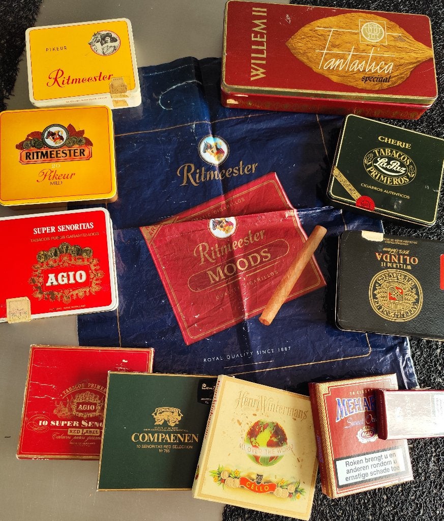 VINTAGE SIGARENDOOSJES  & SIGARENBANDJES IN MAP, Ophalen of Verzenden, Gebruikt, Sigarenbandjes