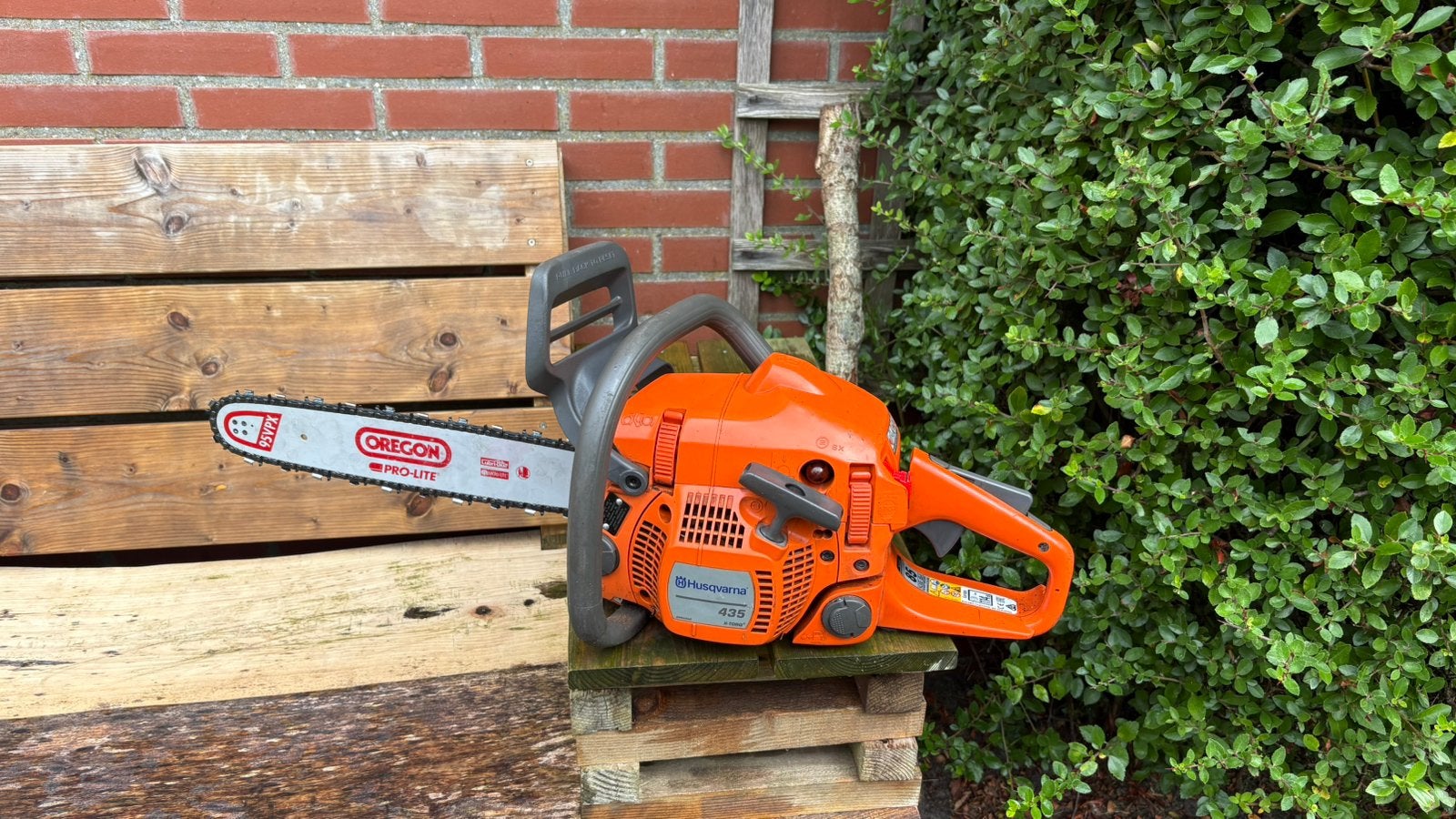 Husqvarna 435 kettingzaag. Nieuw 38cm blad en ketting, Tuin en Terras, Hand-tuingereedschap, Ophalen of Verzenden, Gebruikt