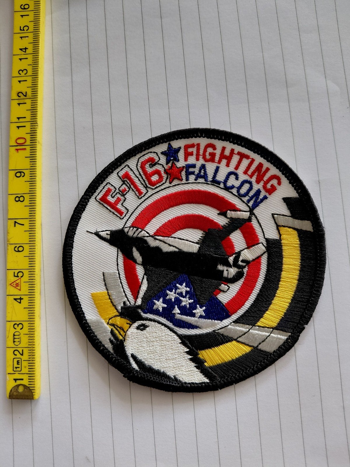 F-16 Fighting Falcon USA Geborduurd Embleem - 10 cm, Verzamelen, Ophalen of Verzenden, Landmacht, Amerika, Embleem of Badge