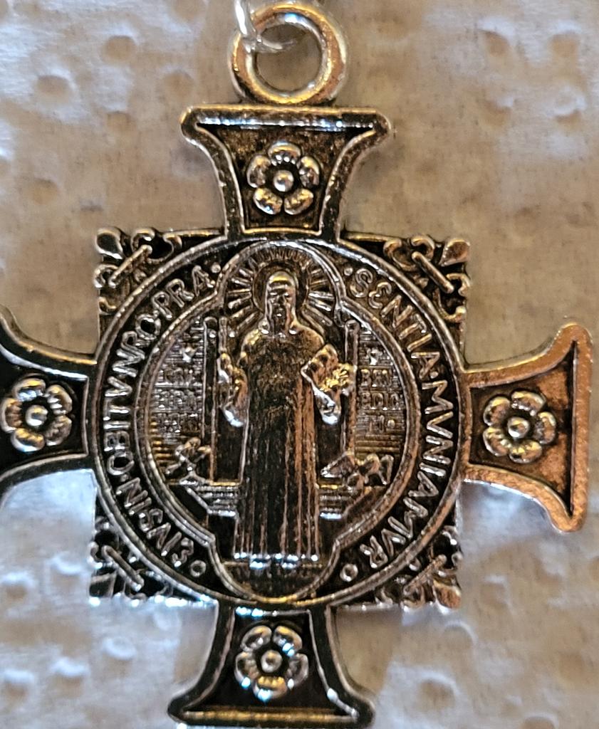 Sint Benedictusmedaillon (3,4 cm. diameter) aan ketting., Ophalen of Verzenden