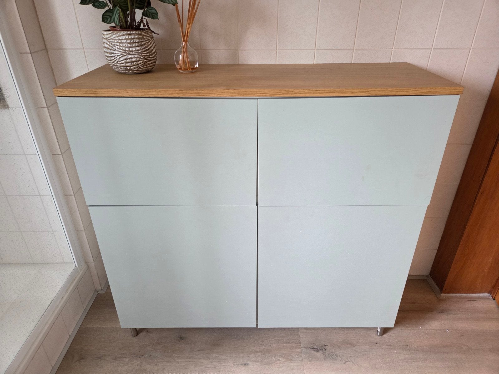 IKEA Bestå / Hjortvinken bleek grijsgroen/wit/eiken kast, Ophalen, Met deur(en), 100 tot 150 cm, 100 tot 150 cm