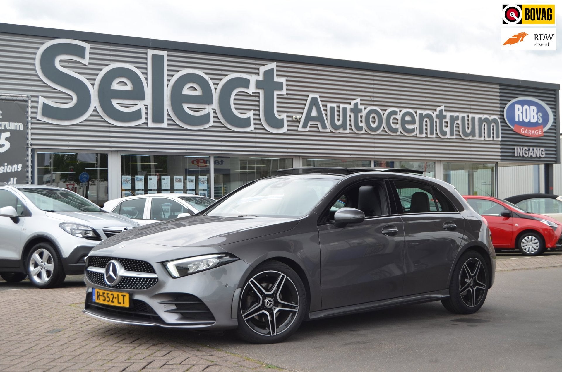 Mercedes-Benz A-klasse 180 Business Solution AMG|PANORAMADAK, 136 pk, Gebruikt, Met garantie (alle), Bedrijf