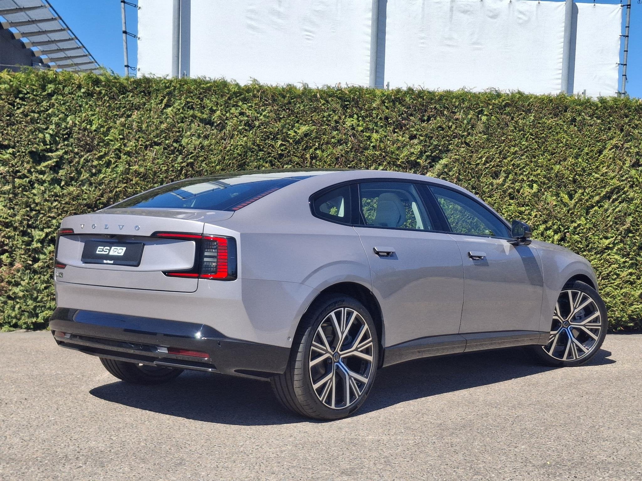 Volvo ES90 Single Motor Extended Range Ultra 92 kWh | Bowers, Auto's, Automaat, Achterwielaandrijving, 662 km, Met garantie (alle)