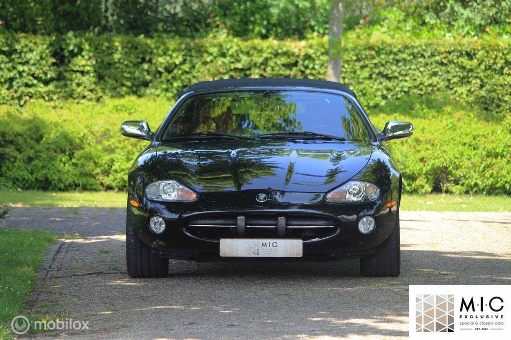 Topstaat XK8 4.0 V8 Cabrio | Black on Red! | Inruil mogelijk, Auto's, Achterwielaandrijving, Gebruikt, 8 cilinders, Cabriolet