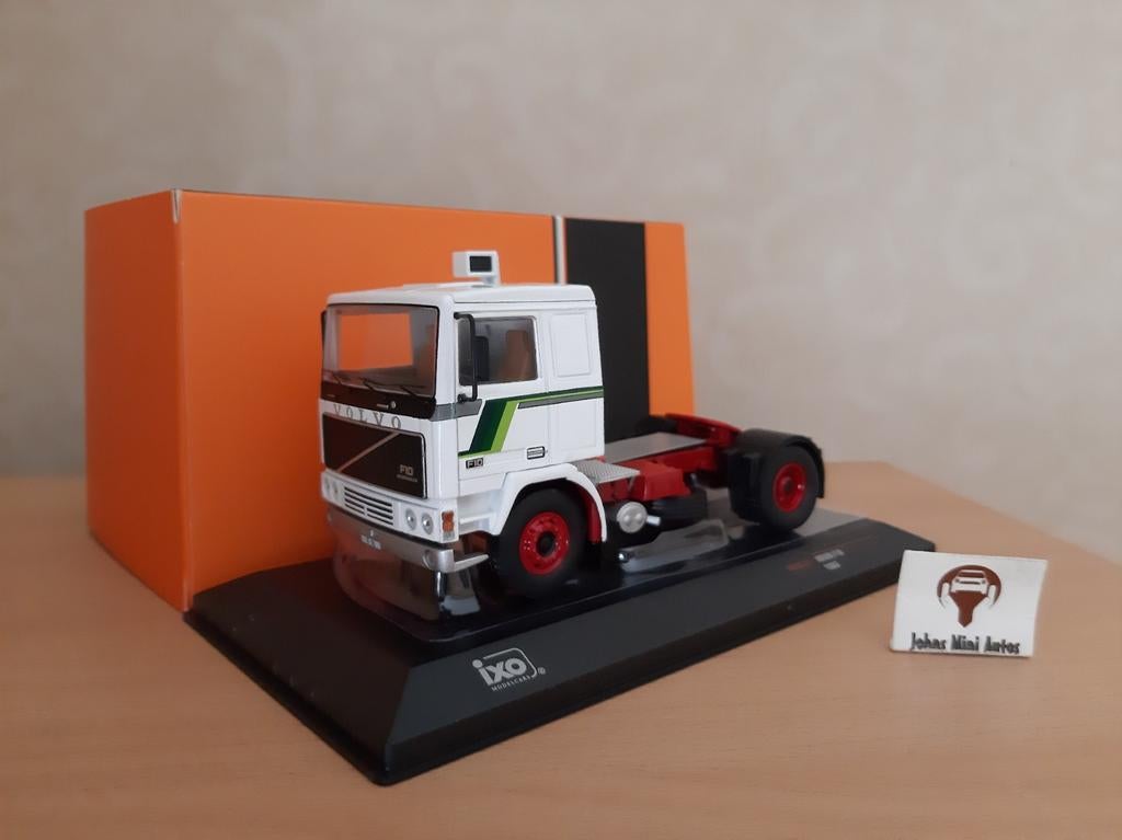 Volvo F10 1983 Wit/Groen van IXO Trucks 1:43