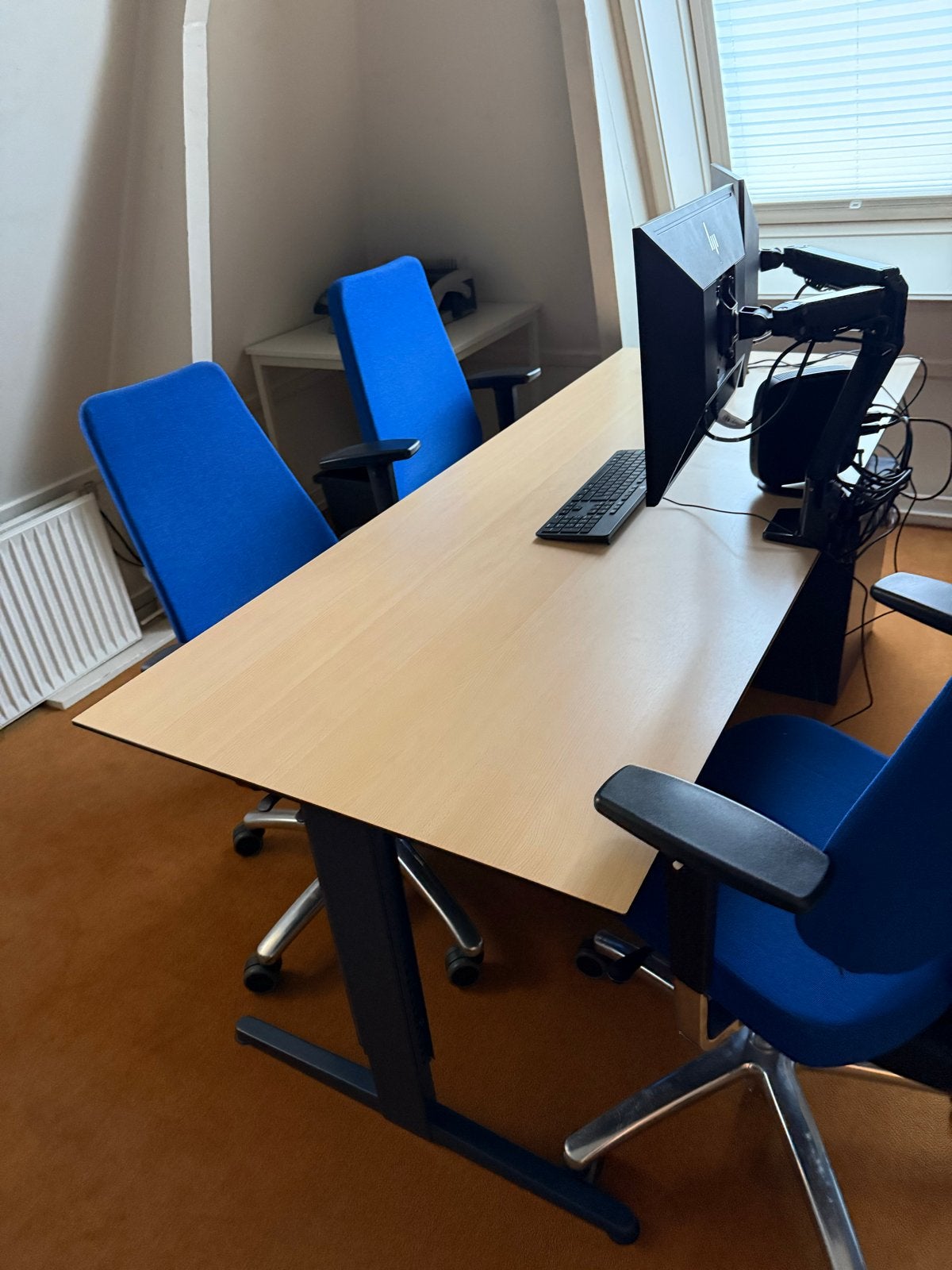 Gratis: complete kantoorinrichting, Zakelijke goederen, Werkplek, Ophalen, Gebruikt, Complete inventaris