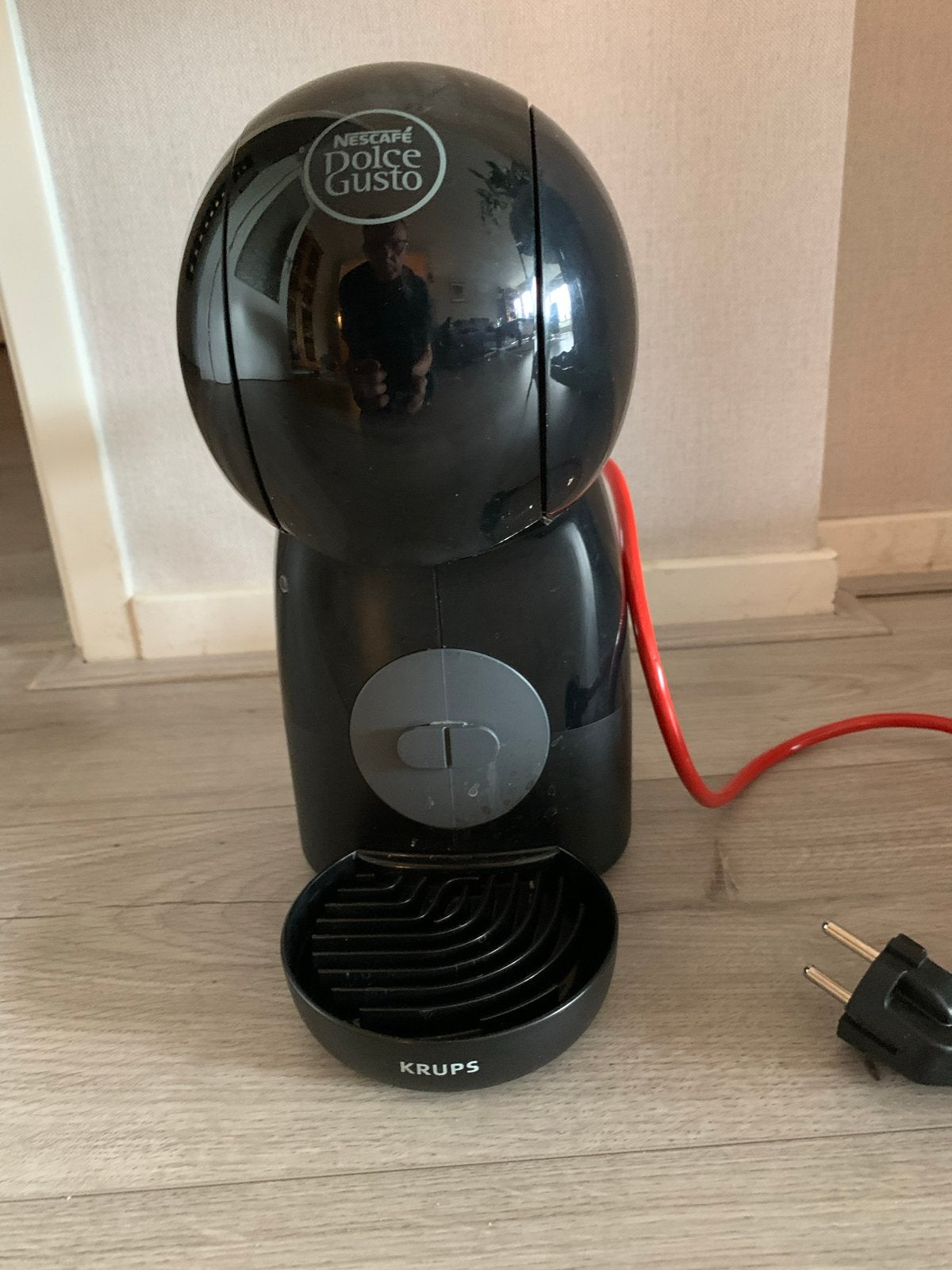 Dolce Gusto koffieapparaat zwart - zo goed als nieuw, Ophalen, Zo goed als nieuw, Koffiemachine, Koffiepads en cups