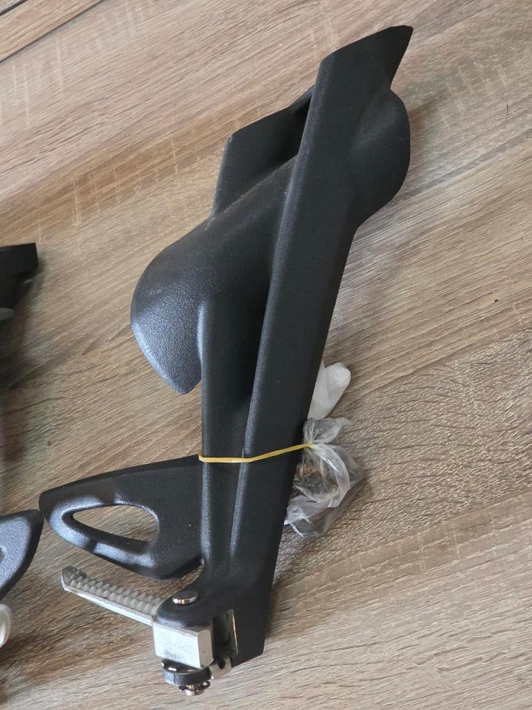 Triumph street triple passagierssteunen, Motoren, Ophalen, Gebruikt, Triumph, Triumph@triumph.nl