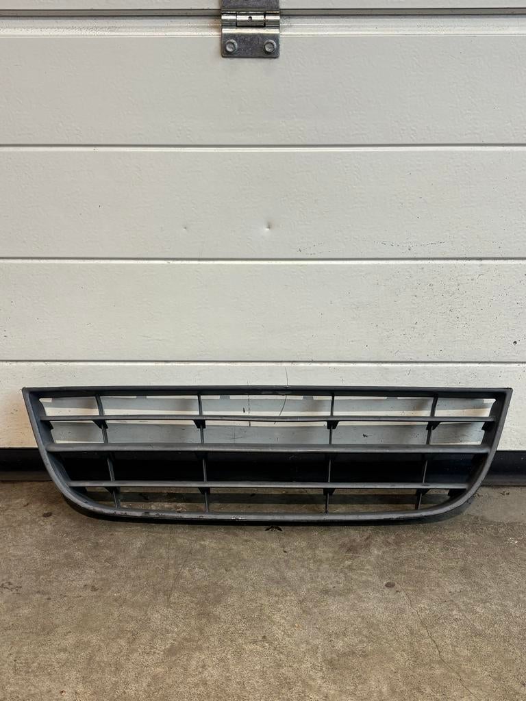 VW Polo 9N grill onderzijde bumper, Auto-onderdelen, Ophalen, Gebruikt, Bumper, Volkswagen