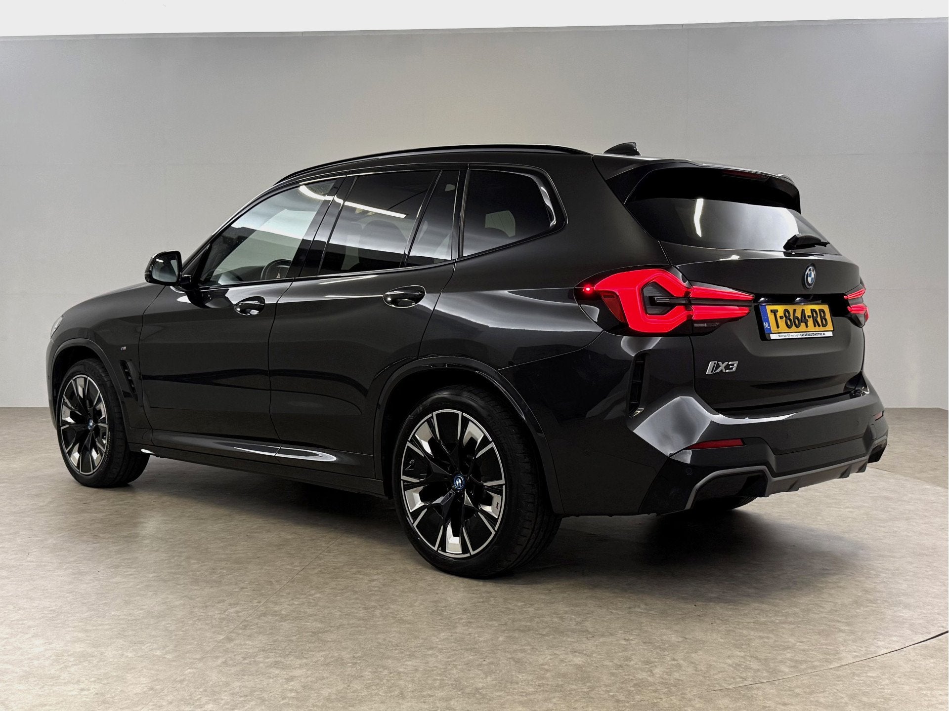 BMW iX3 High Executive 80 kWh M-Sport | Snelladen | SOH 93%, Automaat, Achterwielaandrijving, Gebruikt, 750 kg