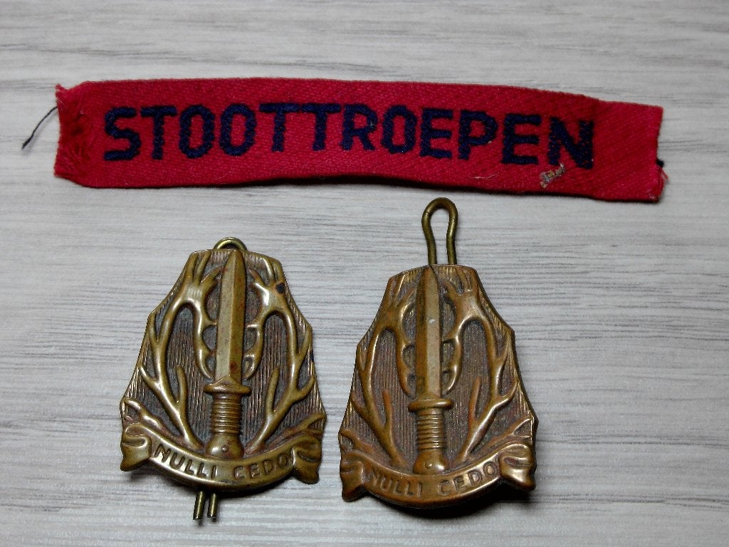 Set schouderemblemen en naamlint Regiment Stoottroepen, Verzenden, Landmacht, Nederland, Embleem of Badge