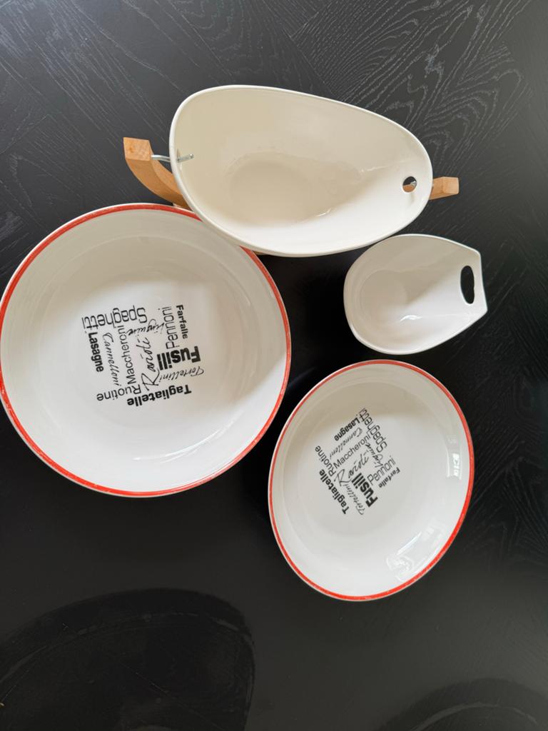 Pastaschaal en kommen - Weinig gebruikt, Huis en Inrichting, Keuken | Servies, Keramiek, Ophalen of Verzenden, Zo goed als nieuw