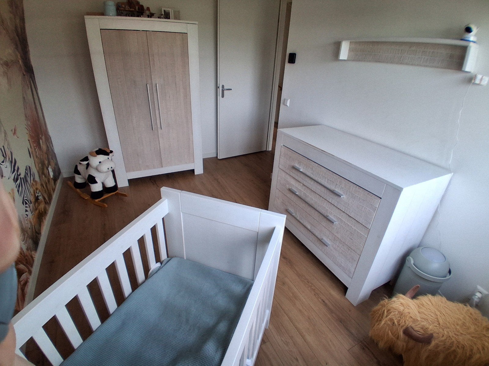 Complete babykamer set:Ledikant, Commode, Kledingkast, Plank, Ophalen, Gebruikt, Jongetje of Meisje